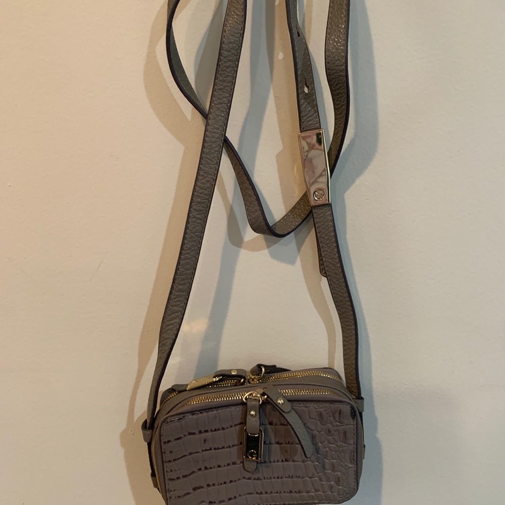 G.I.L.I. Small Cell Phone Purse